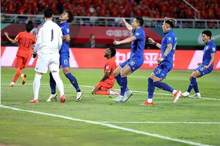 世预赛-国足客战新加坡首发：费南多、李源一先发，艾克森替补